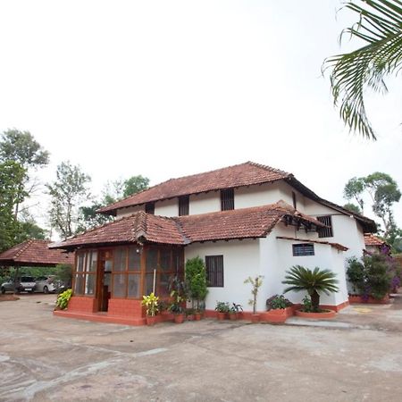 Sardar Bahadur'S Heritage Bungalow Estate Stay Napoklu 외부 사진