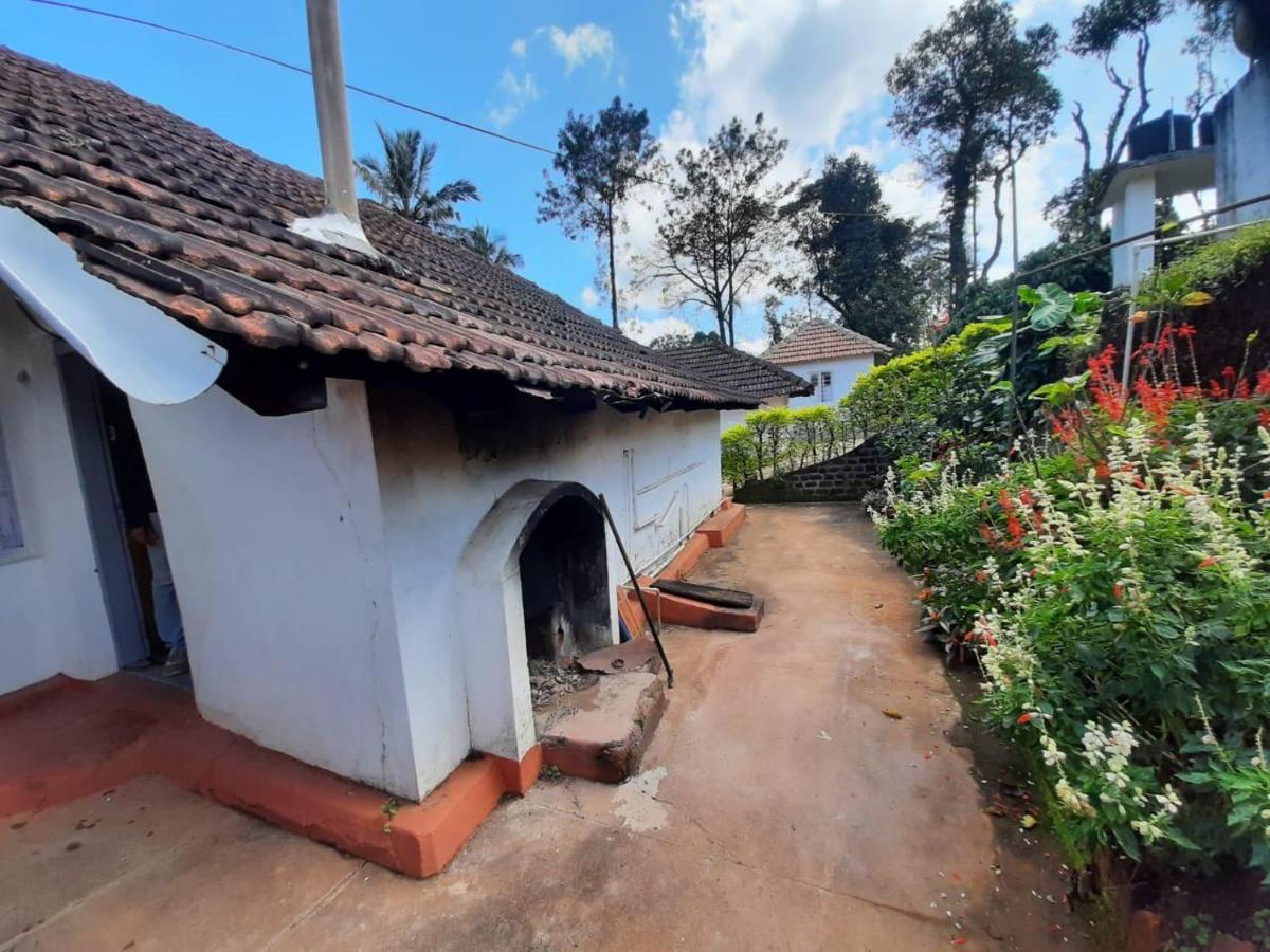 Sardar Bahadur'S Heritage Bungalow Estate Stay Napoklu 외부 사진