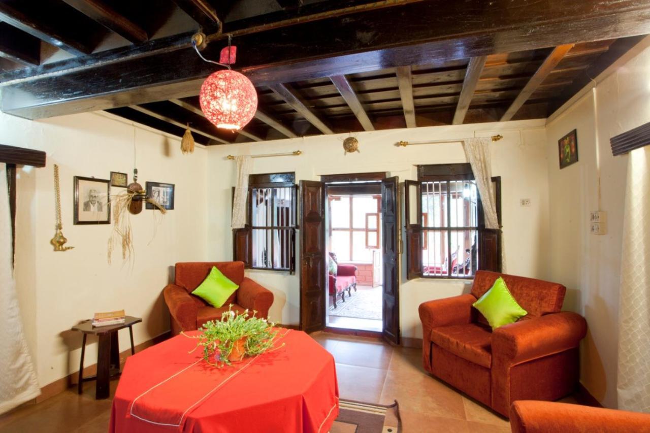 Sardar Bahadur'S Heritage Bungalow Estate Stay Napoklu 외부 사진