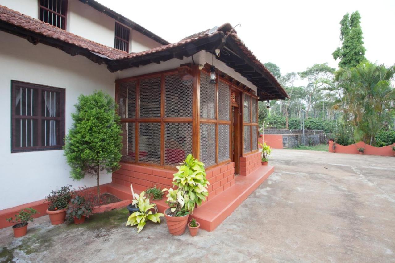 Sardar Bahadur'S Heritage Bungalow Estate Stay Napoklu 외부 사진