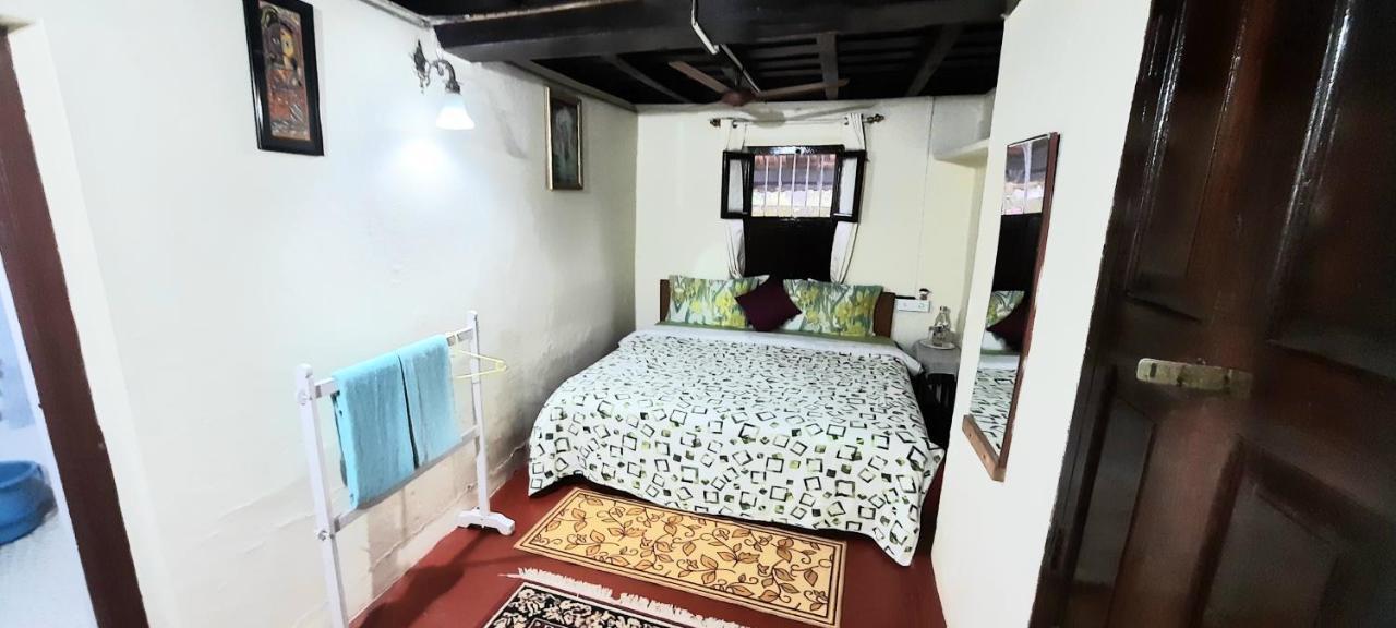 Sardar Bahadur'S Heritage Bungalow Estate Stay Napoklu 외부 사진