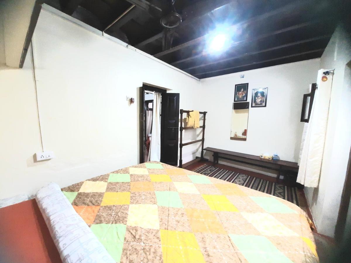 Sardar Bahadur'S Heritage Bungalow Estate Stay Napoklu 외부 사진