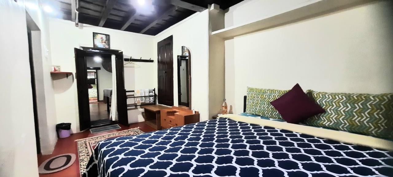 Sardar Bahadur'S Heritage Bungalow Estate Stay Napoklu 외부 사진