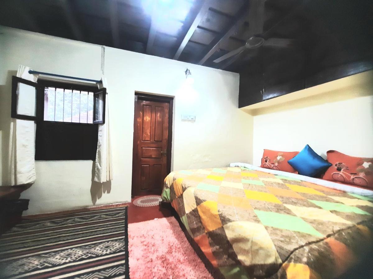Sardar Bahadur'S Heritage Bungalow Estate Stay Napoklu 외부 사진