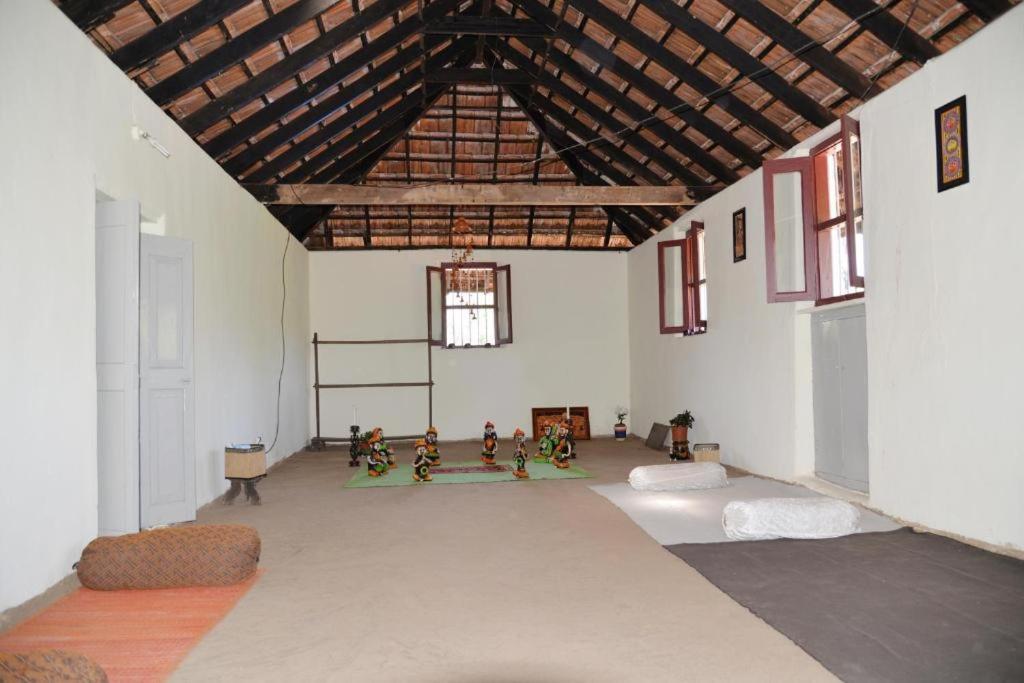 Sardar Bahadur'S Heritage Bungalow Estate Stay Napoklu 외부 사진
