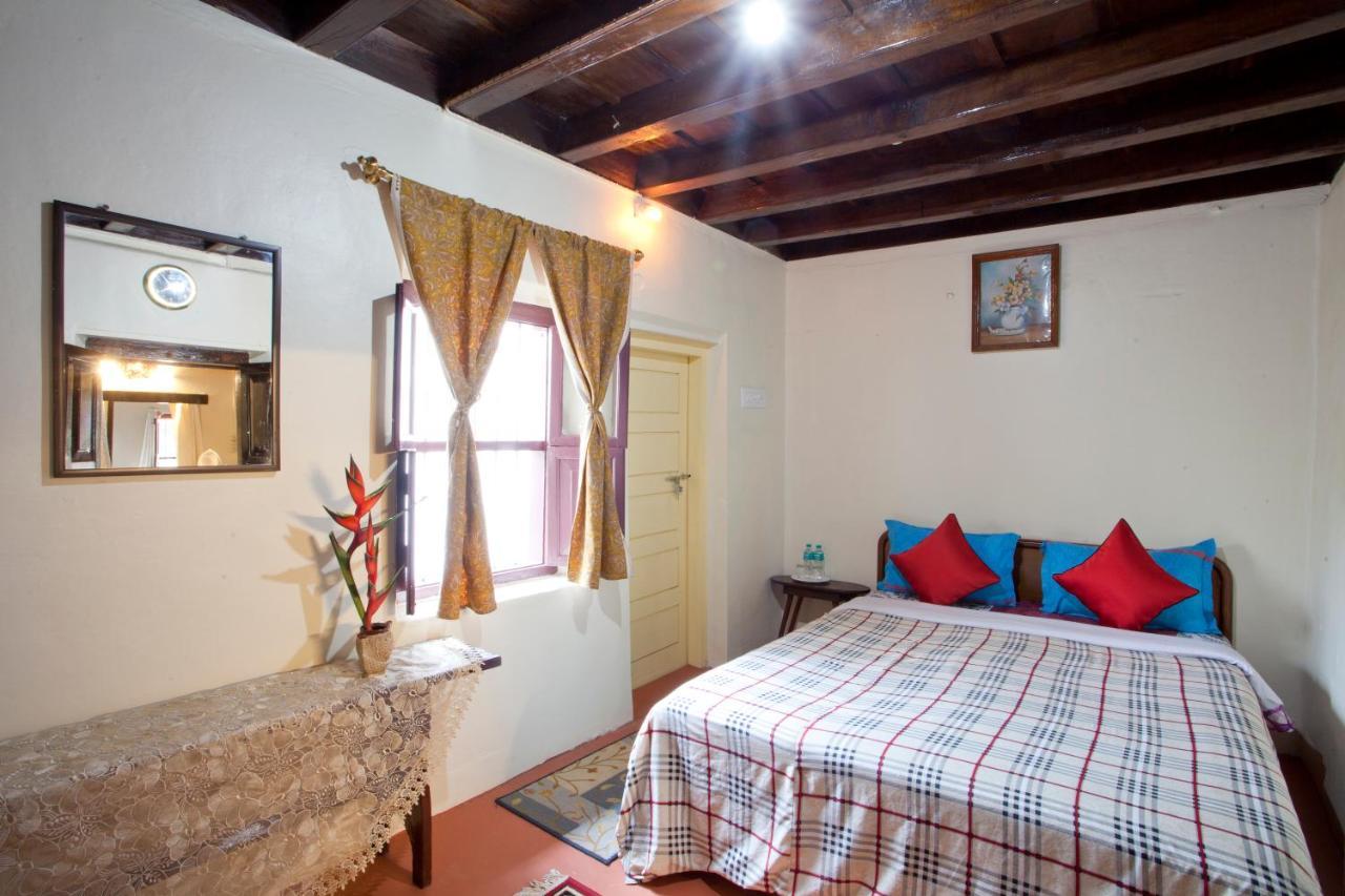 Sardar Bahadur'S Heritage Bungalow Estate Stay Napoklu 외부 사진